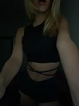 Snapshot of Carolinen chatting on February 28, 2025, 4:21 am Carolinen online show from February 28, 2025, 4:21 am