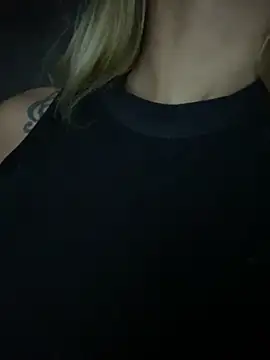 Snapshot of Carolinen chatting on February 12, 2025, 4:33 am Carolinen online show from February 12, 2025, 4:33 am