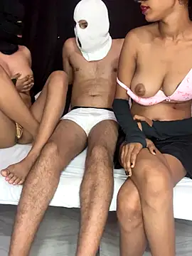 saviverma2024 online show from September 12, 2025, 6:02 am