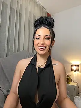 Snapshot of melissablack chatting on December 1, 2025, 3:24 pm melissablack online show from December 1, 2025, 3:24 pm