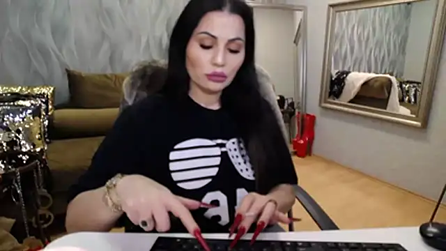 Sara Poison online show from April 4, 2026, 3:02 am