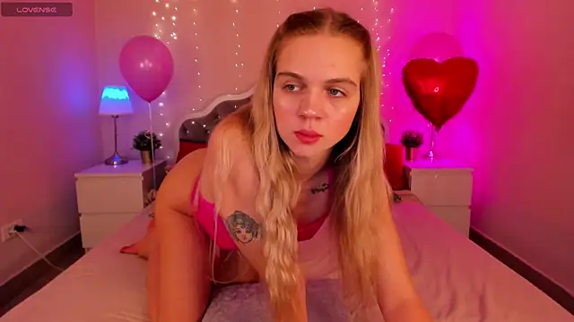 Snapshot of Aria69Stars chatting on March 7, 2025, 8:13 am Aria69Stars online show from March 7, 2025, 8:13 am