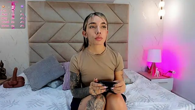 Snapshot of Mollymoon1 chatting on November 22, 2025, 10:41 pm Mollymoon1 online show from November 22, 2025, 10:41 pm