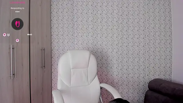 Snapshot of Sarajonnes chatting on October 23, 2025, 9:52 am Sarajonnes online show from October 23, 2025, 9:52 am