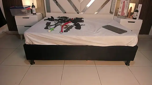 Snapshot of ValentinaThomas chatting on November 13, 2025, 7:51 pm ValentinaThomas online show from November 13, 2025, 7:51 pm