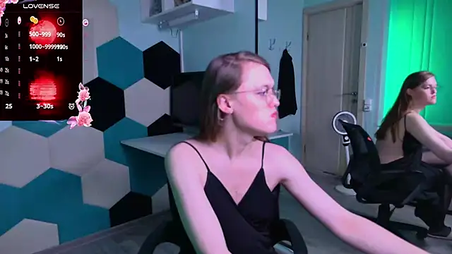 YukoFanee online show from December 4, 2025, 8:19 pm