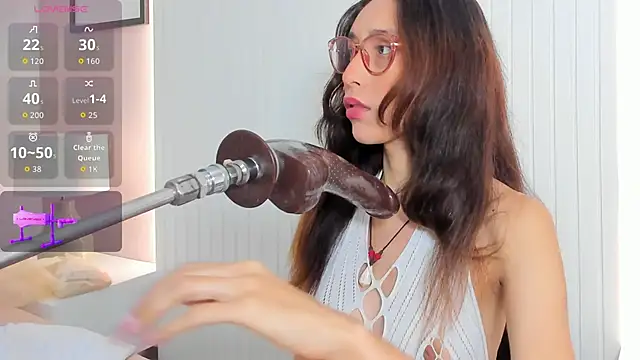 Snapshot of doll_bella_ chatting on September 13, 2025, 12:16 pm doll bella online show from September 13, 2025, 12:16 pm