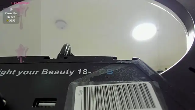 Snapshot of Cristal_Cutte chatting on November 17, 2025, 12:20 pm Cristal Cutte online show from November 17, 2025, 12:20 pm