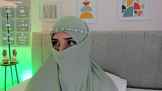 Snapshot of rawiya chatting on October 28, 2025, 12:04 pm rawiya online show from October 28, 2025, 12:04 pm