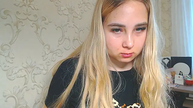 DolphinDreams online show from April 18, 2026, 9:11 am