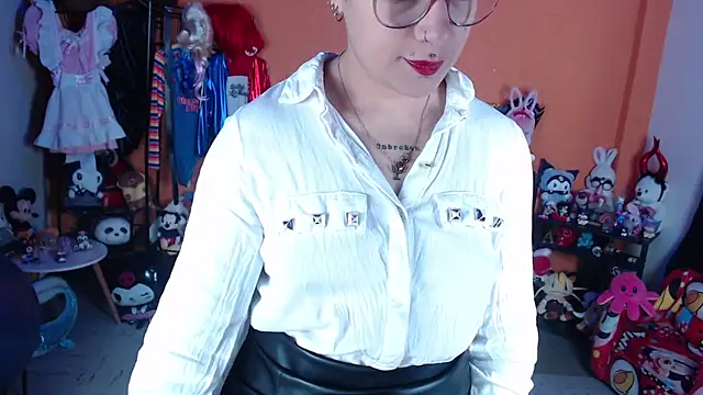 Snapshot of MissMiia2 chatting on May 7, 2026, 12:52 pm MissMiia2 online show from May 7, 2026, 12:52 pm