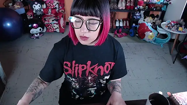 MissMiia2 online show from November 9, 2025, 1:37 pm