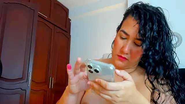 kathyajhonss online show from April 16, 2026, 11:07 pm