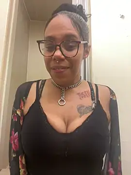 Snapshot of Princess_Desirae chatting on April 10, 2026, 4:52 am Princess Desirae online show from April 10, 2026, 4:52 am