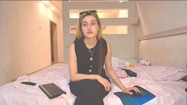 Snapshot of Iren chatting on October 22, 2025, 9:24 pm Iren online show from October 22, 2025, 9:24 pm