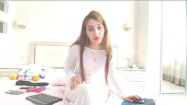 Snapshot of Iren chatting on November 3, 2025, 8:18 am Iren online show from November 3, 2025, 8:18 am