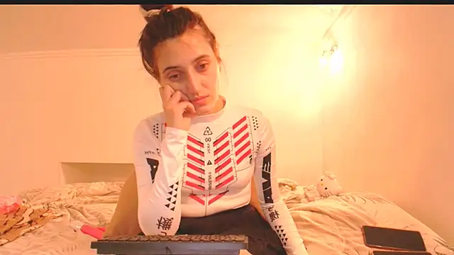 Snapshot of Iren chatting on December 15, 2025, 4:24 pm Iren online show from December 15, 2025, 4:24 pm