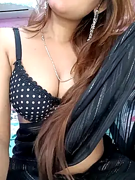 Snapshot of Diamond_queeen chatting on November 8, 2025, 8:01 pm Diamond queeen online show from November 8, 2025, 8:01 pm