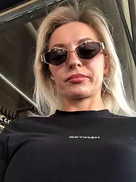 Snapshot of Diamond_Bunny_ chatting on March 18, 2025, 11:22 am Diamond Bunny online show from March 18, 2025, 11:22 am