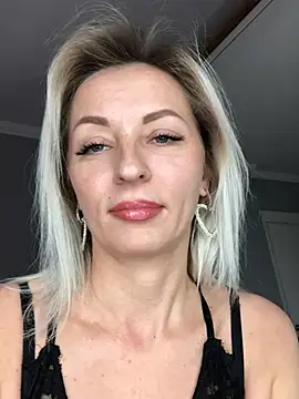 Snapshot of Diamond_Bunny_ chatting on March 18, 2025, 3:55 pm Diamond Bunny online show from March 18, 2025, 3:55 pm