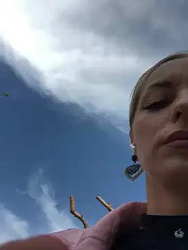 Snapshot of Diamond_Bunny_ chatting on March 9, 2025, 12:31 pm Diamond Bunny online show from March 9, 2025, 12:31 pm