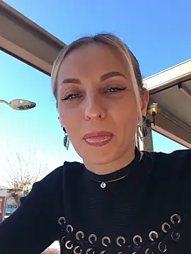 Snapshot of Diamond_Bunny_ chatting on March 12, 2025, 12:47 pm Diamond Bunny online show from March 12, 2025, 12:47 pm