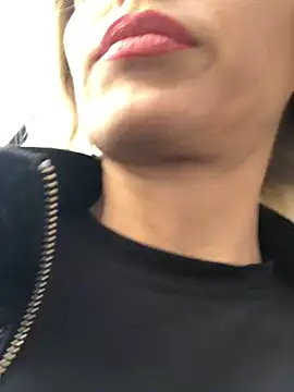 Snapshot of Diamond_Bunny_ chatting on March 13, 2025, 2:01 pm Diamond Bunny online show from March 13, 2025, 2:01 pm