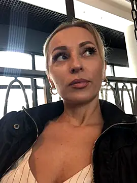 Snapshot of Diamond_Bunny_ chatting on September 23, 2025, 4:36 pm Diamond Bunny online show from September 23, 2025, 4:36 pm