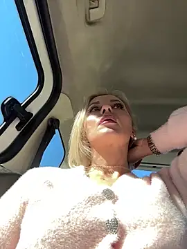 Diamond Bunny  online show from March 26, 2026, 12:25 pm