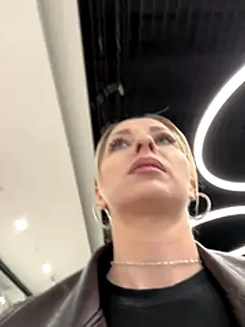 Snapshot of Diamond_Bunny_ chatting on November 27, 2025, 3:01 pm Diamond Bunny online show from November 27, 2025, 3:01 pm