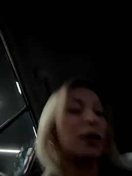 Snapshot of Diamond_Bunny_ chatting on December 2, 2025, 3:25 pm Diamond Bunny online show from December 2, 2025, 3:25 pm