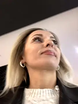 Snapshot of Diamond_Bunny_ chatting on November 11, 2025, 1:50 pm Diamond Bunny online show from November 11, 2025, 1:50 pm