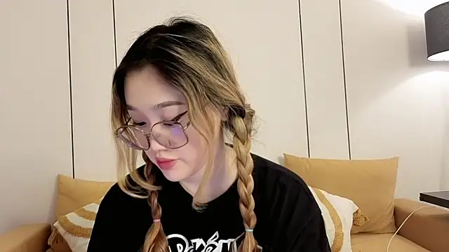 Jennatyan online show from March 19, 2026, 8:14 am