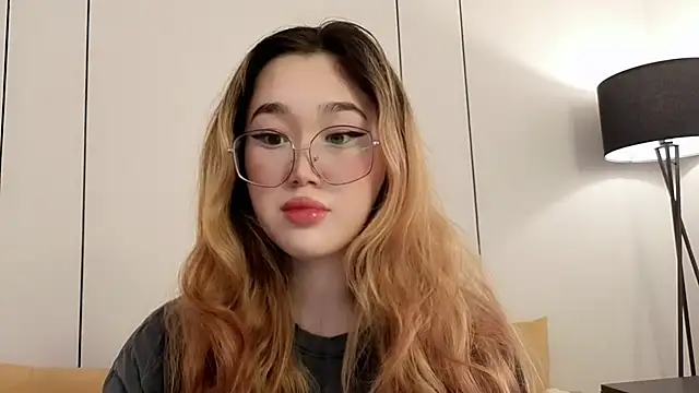 Jennatyan online show from March 18, 2026, 9:34 am