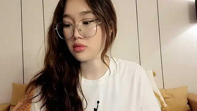 Jennatyan online show from May 12, 2026, 3:47 am