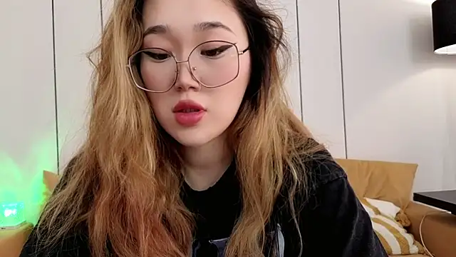 Jennatyan online show from February 28, 2026, 8:14 am