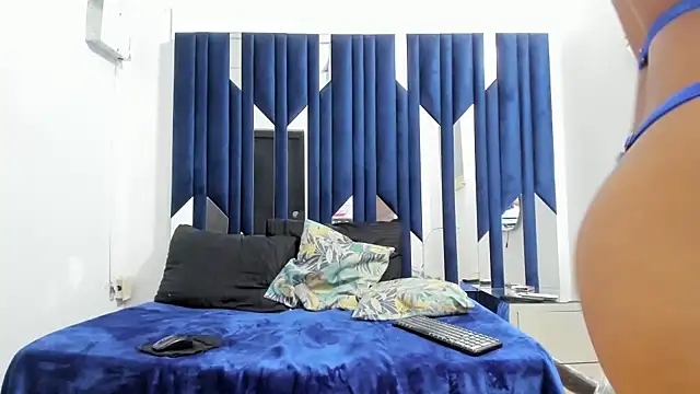 Milanxht online show from December 15, 2025, 4:35 pm