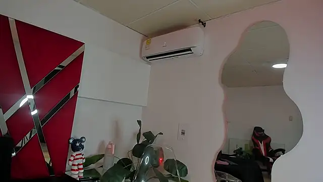 Milanxht online show from September 30, 2025, 8:37 pm