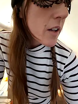 Snapshot of Hexe12346 chatting on November 22, 2025, 2:05 pm Hexe12346 online show from November 22, 2025, 2:05 pm