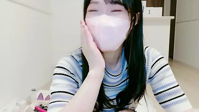 Snapshot of IORio2 chatting on November 10, 2025, 5:51 pm IORio2 online show from November 10, 2025, 5:51 pm