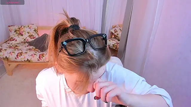 Snapshot of Colleen_Blake chatting on February 5, 2026, 4:03 pm Colleen Blake online show from February 5, 2026, 4:03 pm