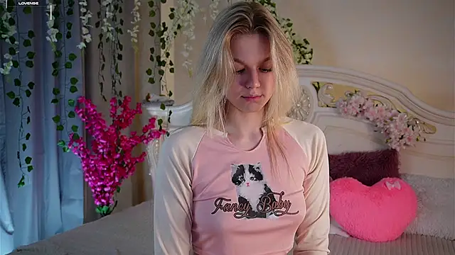 Snapshot of EdlinAlliston chatting on October 16, 2025, 3:20 pm EdlinAlliston online show from October 16, 2025, 3:20 pm