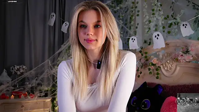 Snapshot of EdlinAlliston chatting on October 26, 2025, 1:55 pm EdlinAlliston online show from October 26, 2025, 1:55 pm