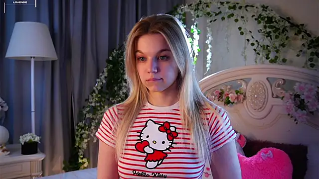 Snapshot of EdlinAlliston chatting on November 15, 2025, 2:32 pm EdlinAlliston online show from November 15, 2025, 2:32 pm