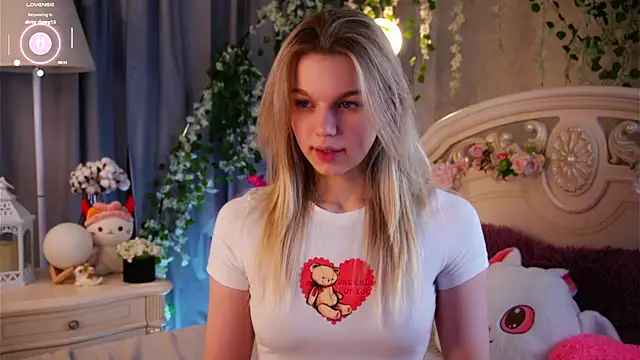 Snapshot of EdlinAlliston chatting on November 16, 2025, 1:49 pm EdlinAlliston online show from November 16, 2025, 1:49 pm