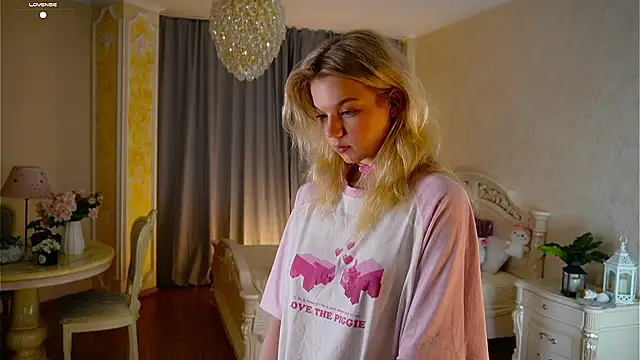 Snapshot of EdlinAlliston chatting on September 16, 2025, 2:40 pm EdlinAlliston online show from September 16, 2025, 2:40 pm