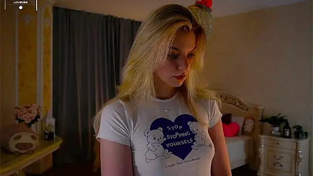 Snapshot of EdlinAlliston chatting on September 13, 2025, 1:22 pm EdlinAlliston online show from September 13, 2025, 1:22 pm