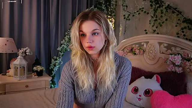 Snapshot of EdlinAlliston chatting on November 10, 2025, 2:11 pm EdlinAlliston online show from November 10, 2025, 2:11 pm