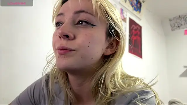 Snapshot of Cloe_five chatting on May 14, 2026, 4:42 am Cloe five online show from May 14, 2026, 4:42 am
