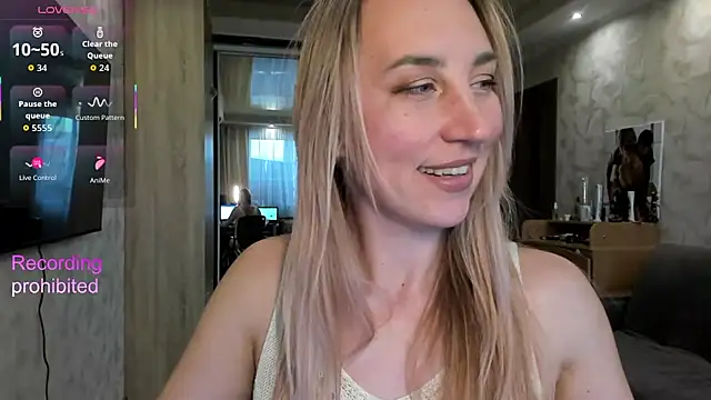 lady Nati online show from April 14, 2026, 1:38 pm